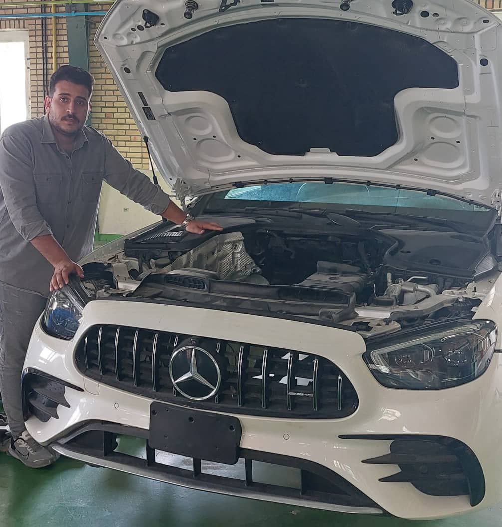 تکنسین ، تعمیرکار و کارشناس تخصصی خودرو های وارداتی و لوکس روز دنیا